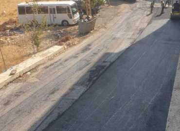 بلدية المريجات تستكمل أعمال تزفيت الطرقات الداخلية