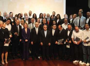 وزير الداخلية يرعى تخريج الدفعة الثالثة من الدبلوم المهني في الدراسات البلدية في جامعة سيدة اللويزة