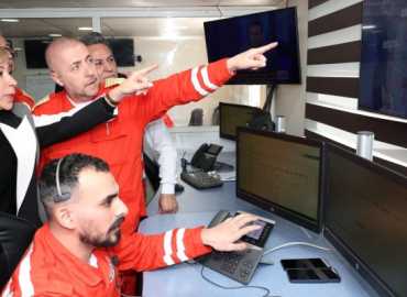 السيدة الأولى تتفقد غرفة إدارة الكوارث ومركز الصليب الأحمر لمتابعة أوضاع النازحين