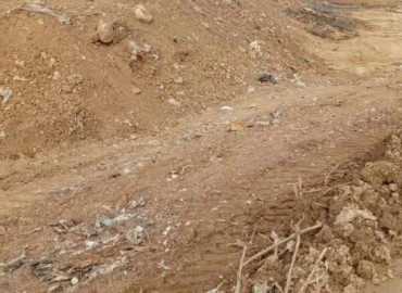 بلدية جب جنين تواصل أعمال تنظيف وإزالة النفايات من المكب ومجرى نهر الليطاني