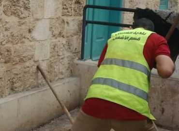 بلدية الغبيري تنفّذ أعمال صيانة لشبكات الصرف الصحي في ثانوية حوض الولاية خدمةً للنازحين