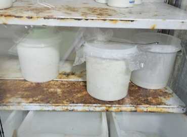 بلدية صور تقفل محل لبيع الألبان والأجبان لعدم مطابقته المواصفات الصحية