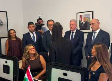 وزير الداخلية يشارك في مؤتمر «التضامن من أجل لبنان» ويطلق خدمة البصمة البيومترية للجوازات في باريس