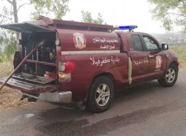 بلدية كفرفيلا تواصل العناية بالأشجار المزروعة على مداخل البلدة