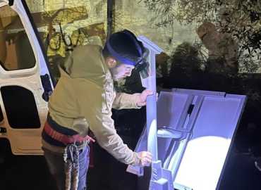 بلدية الزرارية تباشر إنارة الطرق الداخلية بالطاقة الشمسية بدعم من جمعية 