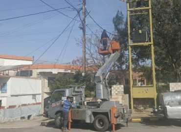 جهود بلدية قانا تعيد التيار الكهربائي بعد أضرار لحقت بخطوط التوتر نتيجة العاصفة