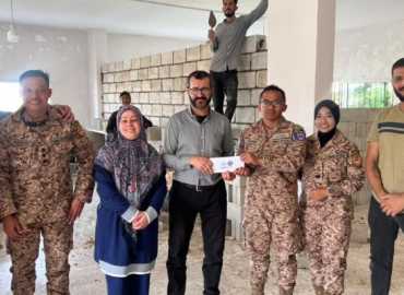 الكتيبة الماليزية تُقدّم هبة لبلدية بستيات لترميم المركز البلدي