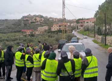 بالتعاون مع بلدية صير الغربية .. تنظيف طرقات زراعية وصيانة عدد منها