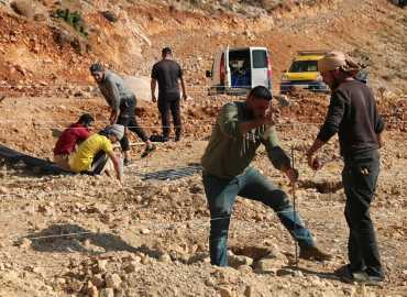 بلدية مشغرة تواكب أعمال تركيب منظومة الطاقة الشمسية في شاويتا