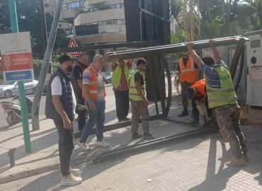 بلدية بيروت تواصل إزالة التعديات على الأرصفة والطرقات في رأس النبع والبربير