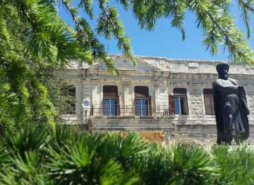 المكتبة الوطنية في بعقلين: صرح ثقافي في مبنى تاريخي يعود للعام 1897 (فيديو)