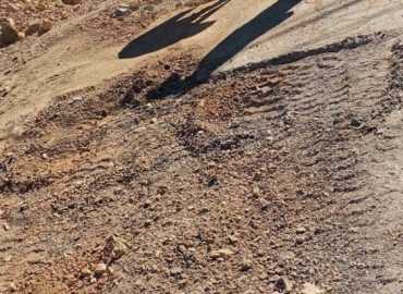 بلدية علي النهري تعلن تأمين مادة الزفت الساخن لصيانة حفر الطرقات