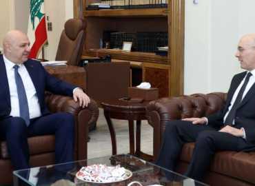 عون يبحث مع الحجار الأوضاع الأمنية وإجراءات العودة بالتنسيق مع البلديات في الجنوب