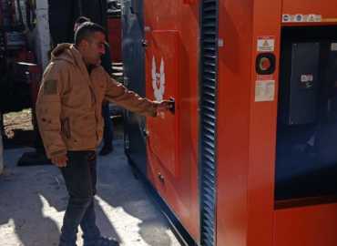 بلدية جبشيت تشكر OXFAM على تقديم مولّد كهربائي جديد لتغذية بئر المياه