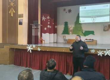 بالتعاون مع بلدية بسكنتا.. اجتماع (FAO) مع مزارعي التفاح لرفع جودة الإنتاج