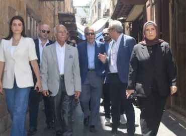 وزير الاقتصاد ورئيس بلدية صيدا يتفقدان المرفأ والأسواق القديمة ويبحثان التحديات الاقتصادية