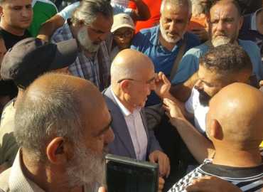 اعتصام لأصحاب البسطات في سوق الأحد أمام بلدية طرابلس .. ورئيسها يعد بإيجاد سوق حضاري جديد