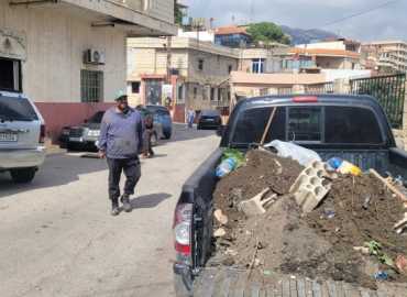 بلدية عين التينة تنفّذ أعمال تنظيف وصيانة لأقنية تصريف مياه الأمطار استعدادًا للشتاء