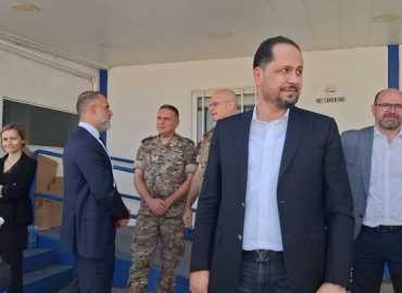 رئيس بلدية مجدل عنجر يستقبل وزير الأشغال وسفراء أوروبيين في المصنع