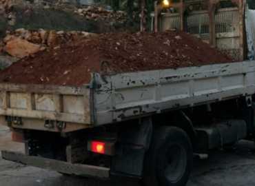 بلدية كفرا تشكر الداعمين لمبادرة تأمين التراب الأحمر للأحواض الزراعية