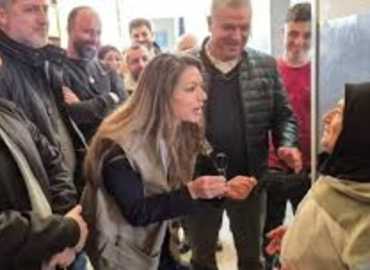 نائب رئيس مجلس الجنوب تتفقد مراكز النزوح في إقليم الخروب وتؤكد ضرورة زيادة الدعم