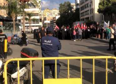 شرطة اتحاد بلديات الضاحية الجنوبية تواكب تحركات احتجاجية قرب المجلس الإسلامي الشيعي الأعلى