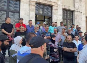 موظفو وعمال بلدية بعلبك يعتصمون للمطالبة بمستحقاتهم المالية