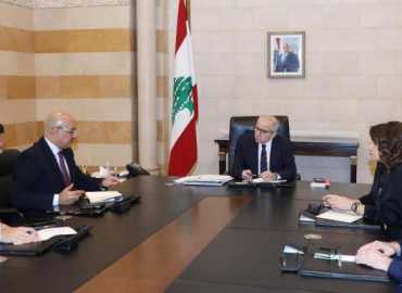 رئيس الحكومة يبحث في السراي خطة الاستجابة للنزوح وتنسيق جهود الإغاثة