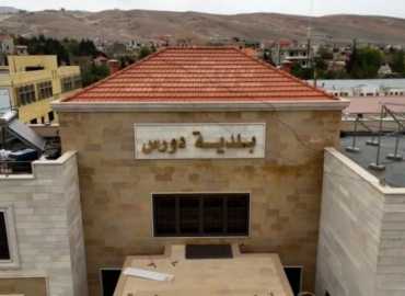 بلدية دورس تلزم رخص الإعمار بزراعة شجرة أمام كل منزل لتعزيز المساحات الخضراء وحماية البيئة