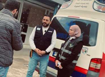 اتحاد بلديات الجومة يوزّع حصص غذائية في مراكز الإيواء بالتعاون مع جمعيات