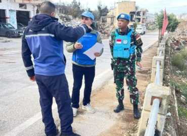 حملة تنظيف لجوانب الطرقات في بلدة عديسة