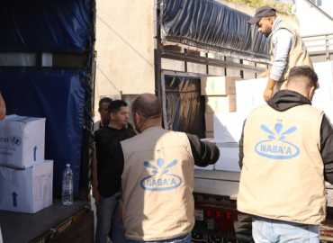 بلدية السلطانية توزع مواد تنظيف ومستلزمات خاصة بالأطفال على النازحين من القرى الحدودية