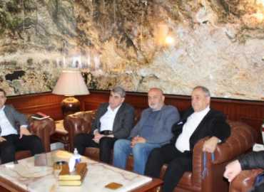 بحث أوضاع النازحين وخطة الطوارئ في لقاء مع محافظ جبل لبنان