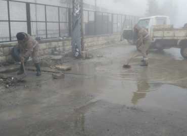 بلدية الخيام تواصل أعمال صيانة مصارف مياه الأمطار مع اشتداد العاصفة الشتوية