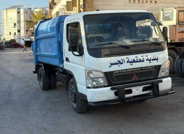 بدعم من مجلس الجنوب وأصحاب الأيادي البيضاء.. بلدية قاقعية الجسر تستلم آلية لجمع النفايات