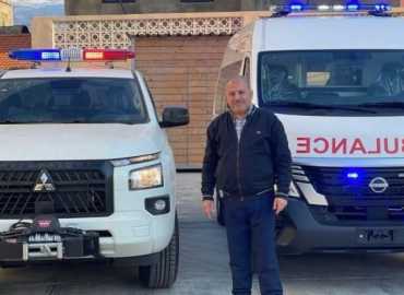 رئيس بلدية المحمّرة يتسلّم مركبتي إسعاف وشرطة بهبة دولية