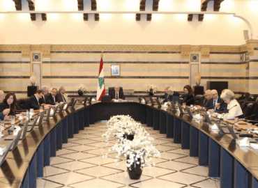 رواتب القطاع العام والعسكريين على طاولة مجلس الوزراء… اقتراحات للتصحيح ومنح مالية قيد البحث