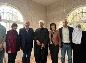 المركز الثقافي التابع لبلدية عاليه يحتضن حفل توقيع كتاب «رسائل إلى ابنتي»