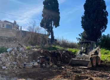 لجنة الأشغال في بلدية بستيات تواصل أعمال التنظيف وتأهيل محيط الجبانة