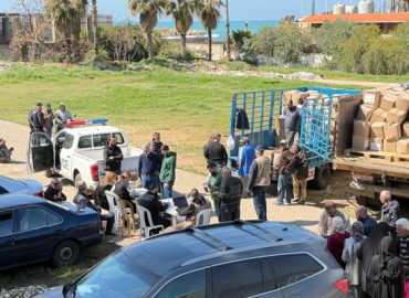 بلدية الشويفات تباشر توزيع مساعدات مجلس الجنوب على النازحين وفق آليةٍ منظَّمة