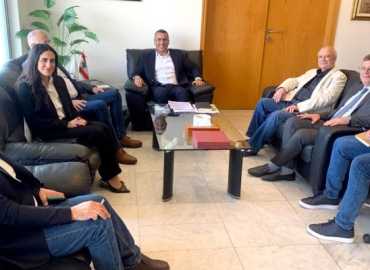 وزير الزراعة يعزّز التعاون الدولي ويبحث مشاريع مع بلديات لدعم المزارعين والقطاع الزراعي