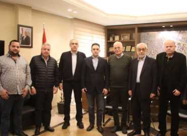 وفود سياسية تزور بلدية برج حمود تضامنًا بعد الاعتداء الإسرائيلي على مبنى في النبعة