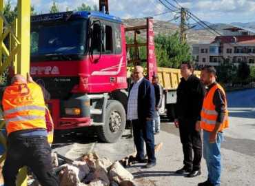 بلدية بقسطا تواكب لجنة متابعة تنفيذ خط الخدمات الكهربائي في المنطقة