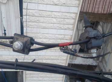 بلدية برج البراجنة تواصل صيانة شبكات الكهرباء في منطقة الرويس