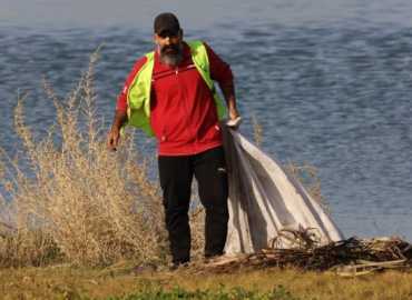 بلدية صيدا تتابع خطة لجنة البيئة وتواصل حملة نظافة في مرفأ الصيادين ومحيط القلعة البحرية