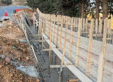 بلدية الريحان تنهي العمل بحائط دعم طريق الريحان – العيشية