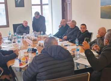 المجلس البلدي في قرطبا يعقد اجتماعًا لمتابعة القضايا الإنمائية والاستعداد للفصلين المقبلين