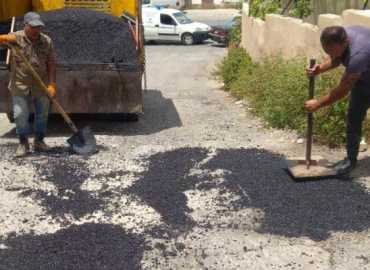 بلدية العباسية تواصل أعمال صيانة الطرق وتزفيت الحفر في أحياء البلدة