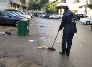 المفرزة الصحية في بلدية الغبيري تتابع كنس الشوارع ورفع النفايات