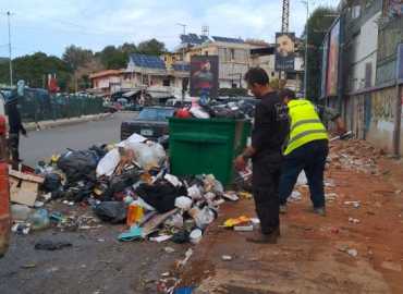 بلدية الغبيري تواصل رفع النفايات وكنس الشوارع رغم الظروف